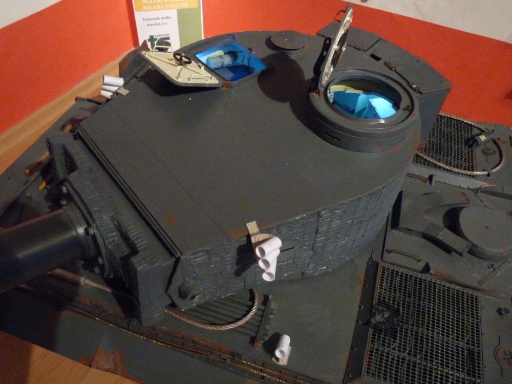 PzKw VI Tiger I - Rusko 1943 (Plná velikost v novém okně) PzKw VI Tiger I - Rusko 1943