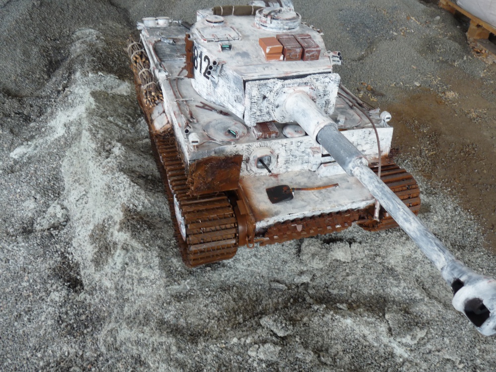 332828
