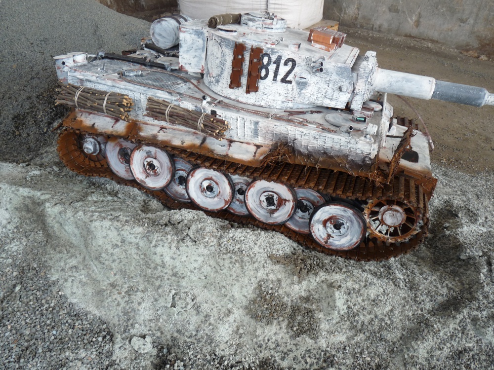 332829