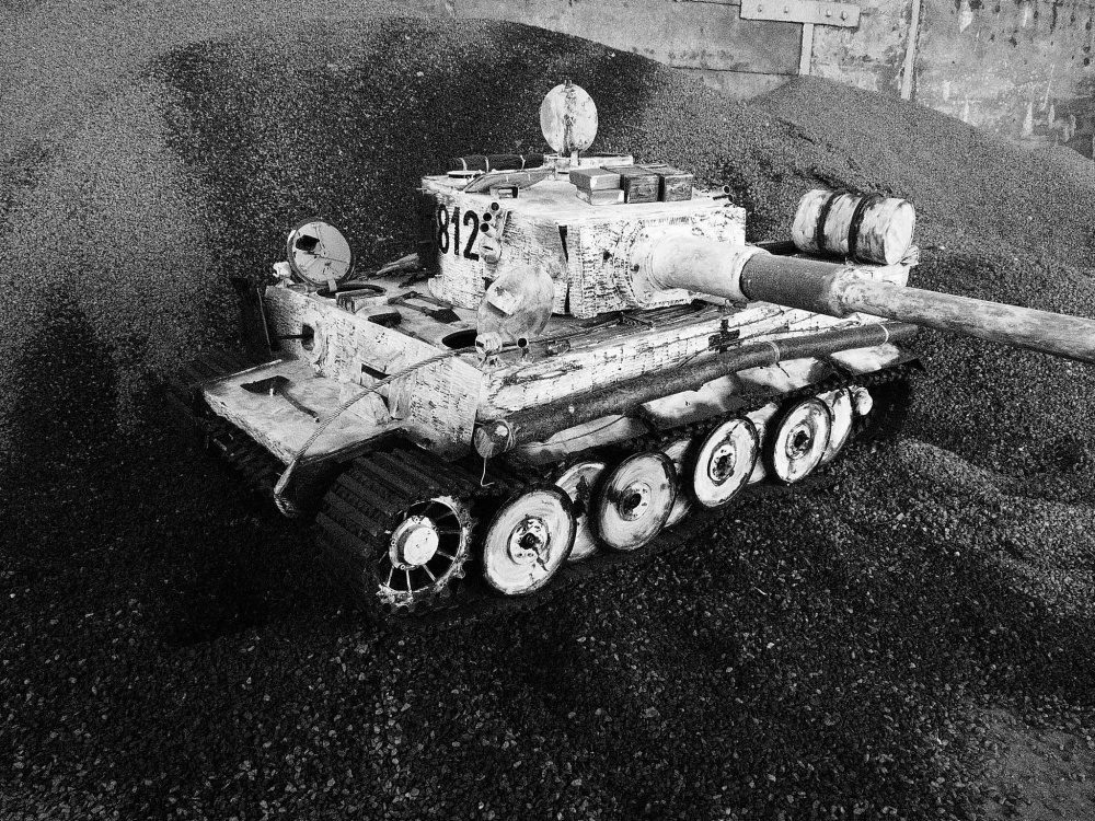 332852