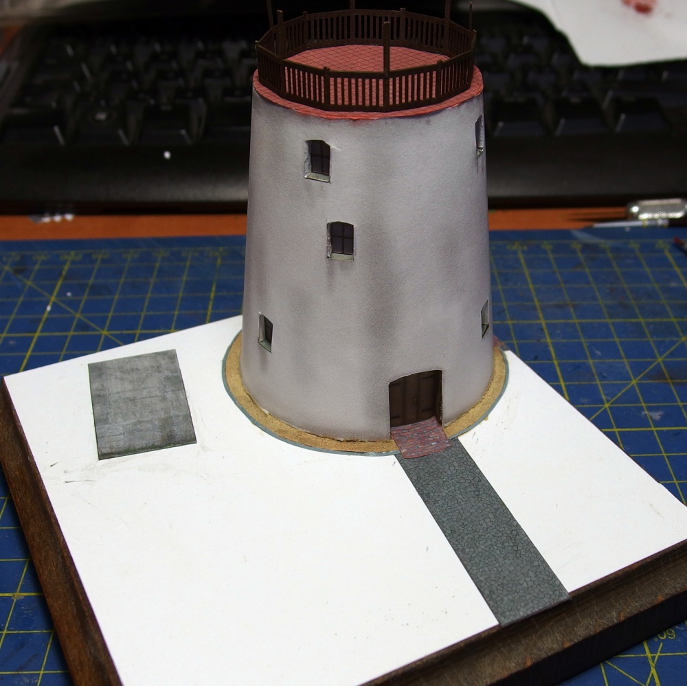 304081