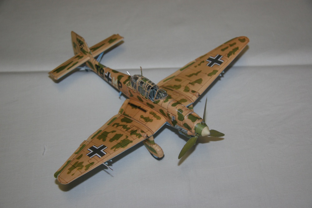 Junkers JU-87 B Trop (Plná velikost v novém okně) Junkers JU-87 B Trop