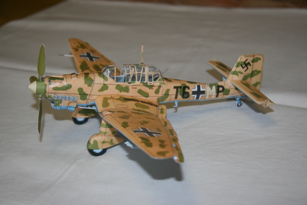 Junkers JU-87 B Trop (Plná velikost v novém okně) Junkers JU-87 B Trop