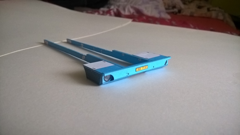 305210