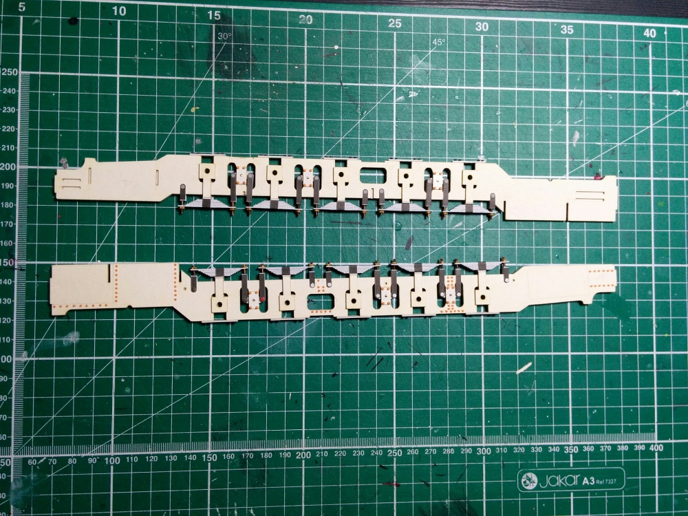 305685