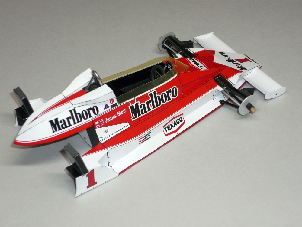 McLaren M26 - James Hunt - GP panělska 1977 (Plná velikost v novém okně) McLaren M26 - James Hunt - GP panělska 1977