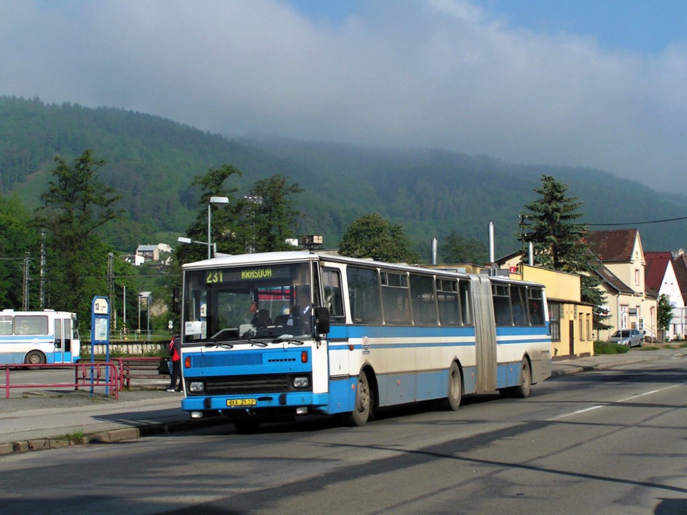 306886