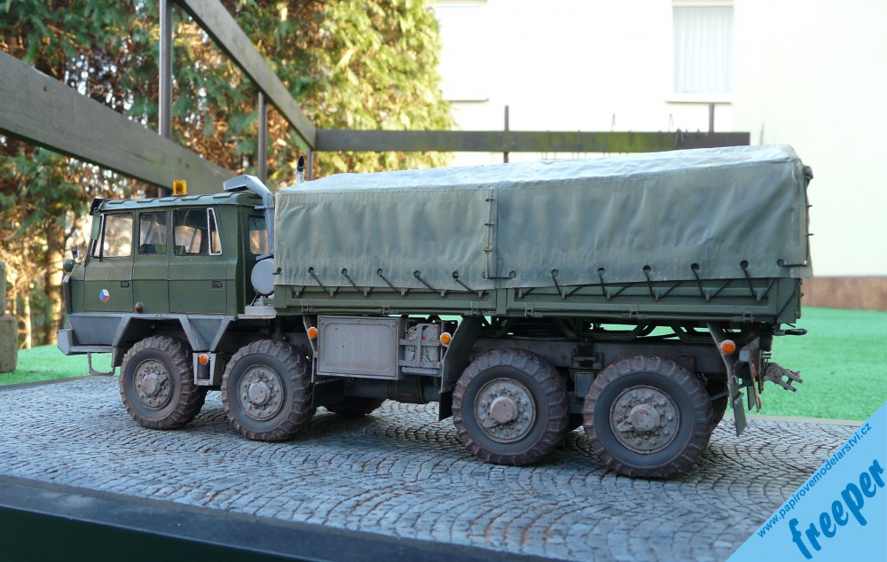 318082