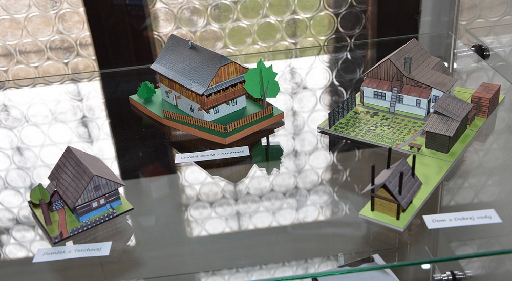 Papierov� architekt�ra v Galante