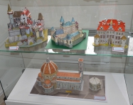 Papierov� architekt�ra v Galante