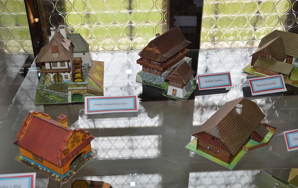 Papierov� architekt�ra v Galante