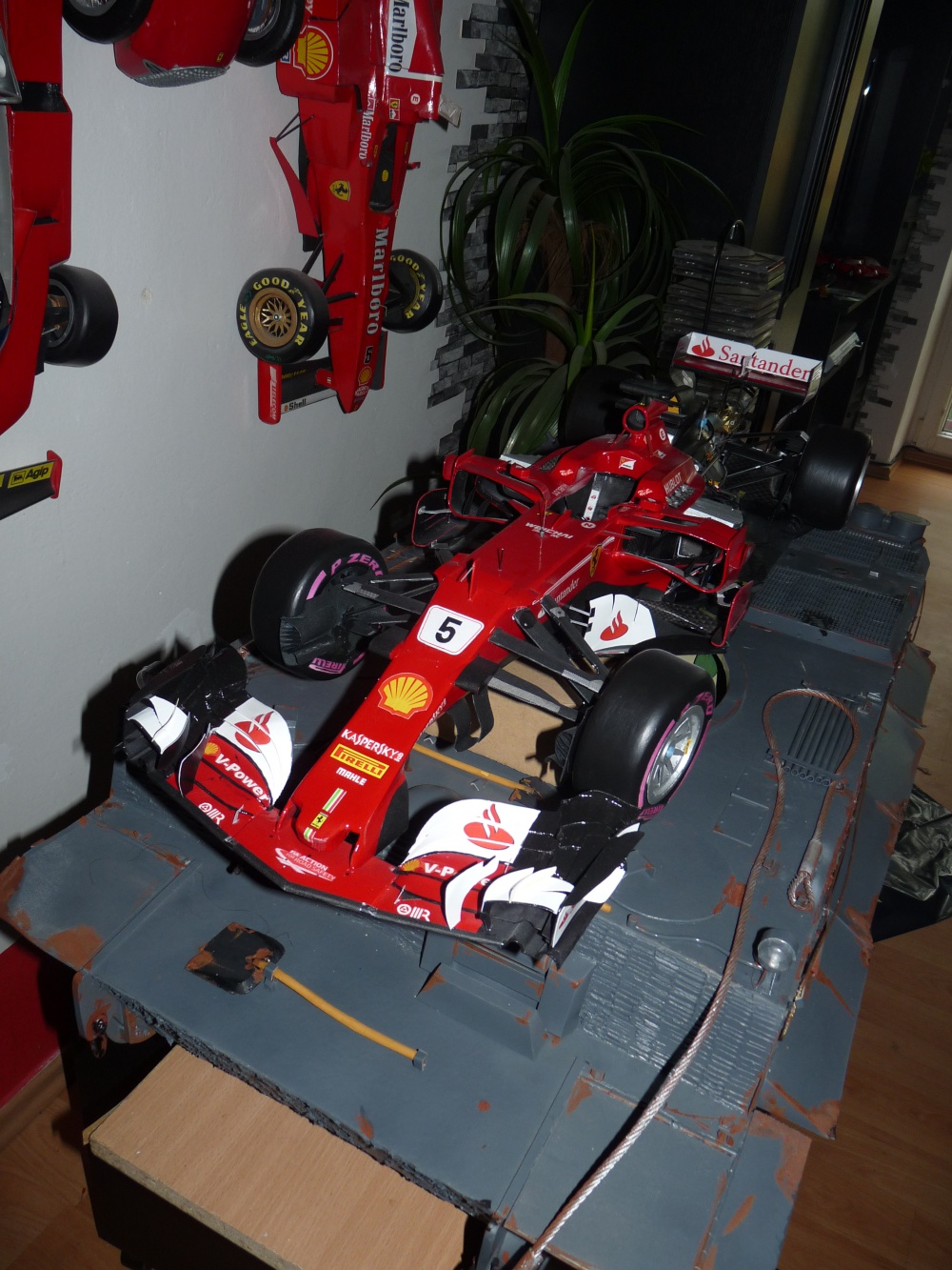 FERRARI SF 70 H (tipo 668) 017 (Plná velikost v novém okně) FERRARI SF 70 H (tipo 668) 017