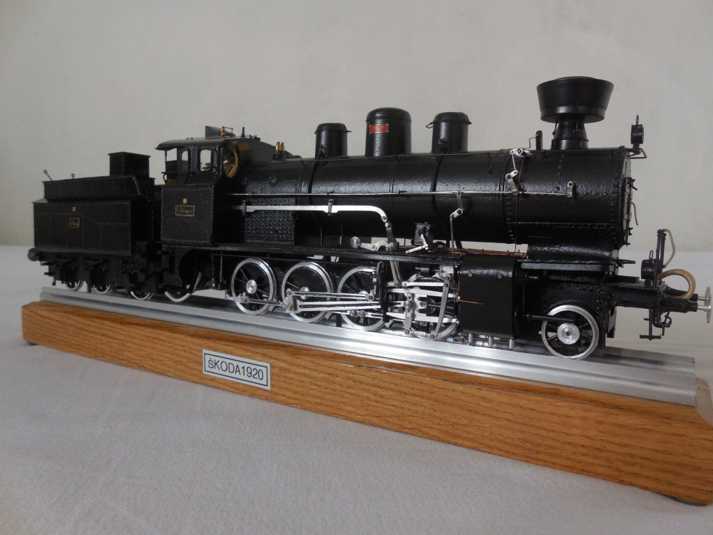 313826