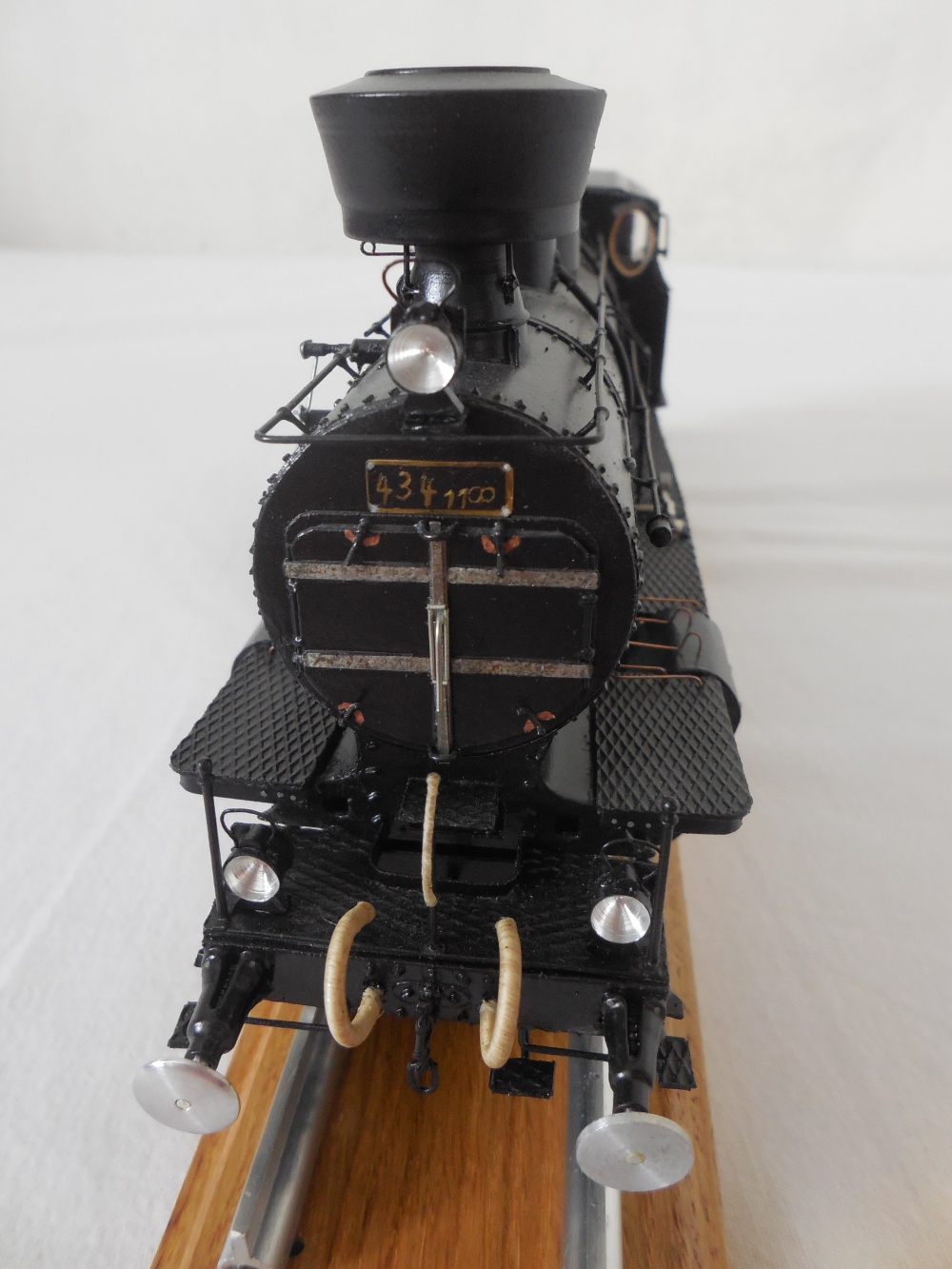 313834