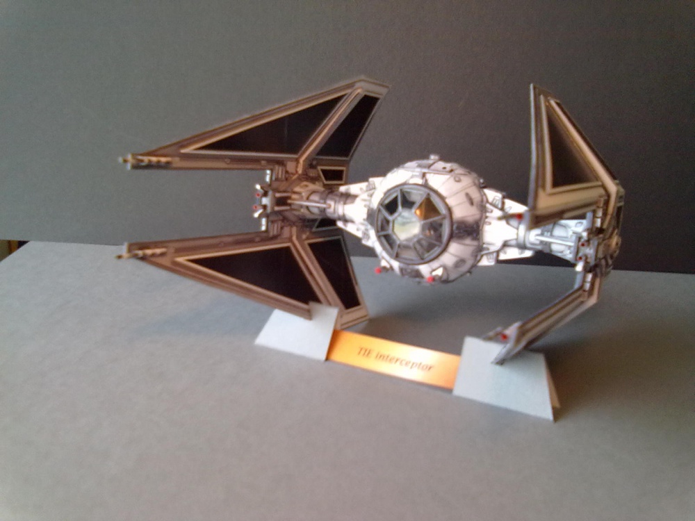 TIE-Interceptor (Plná velikost v novém okně) TIE-Interceptor