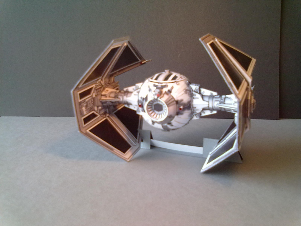 TIE-Interceptor (Plná velikost v novém okně) TIE-Interceptor