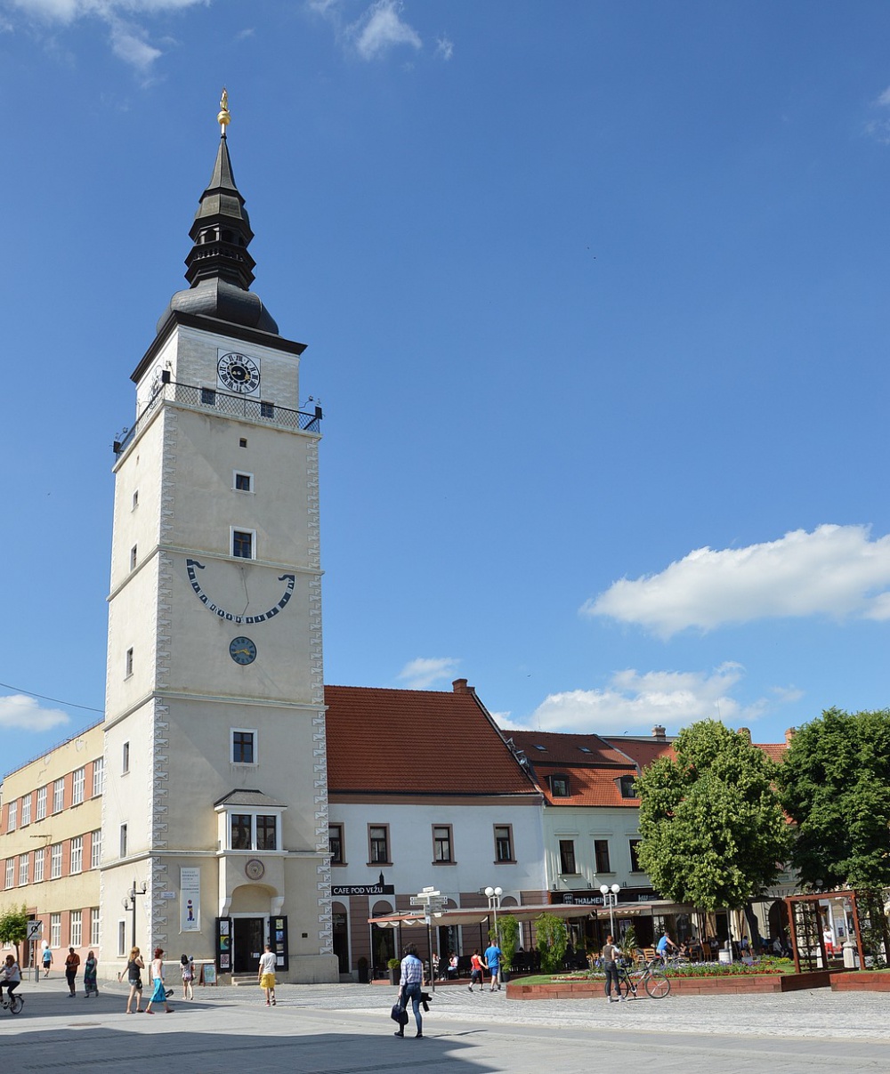 Trnavská mestská vea s metianskymi domami (Plná velikost v novém okně) Trnavská mestská vea s metianskymi domami