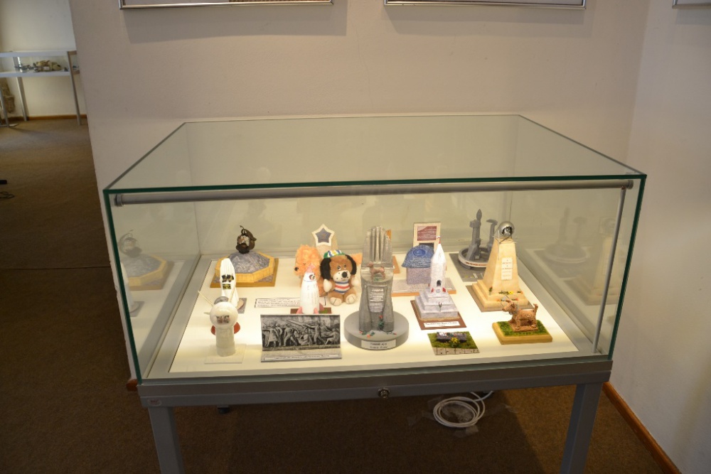 Lajka a zvířecí kosmonauti - muzeum Louny (Plná velikost v novém okně) Lajka a zvířecí kosmonauti - muzeum Louny