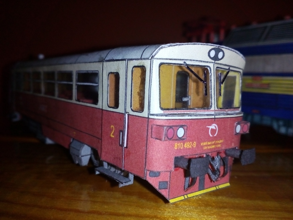 Motorový vůz 810 492-9 ZSSK (Plná velikost v novém okně) Motorový vůz 810 492-9 ZSSK