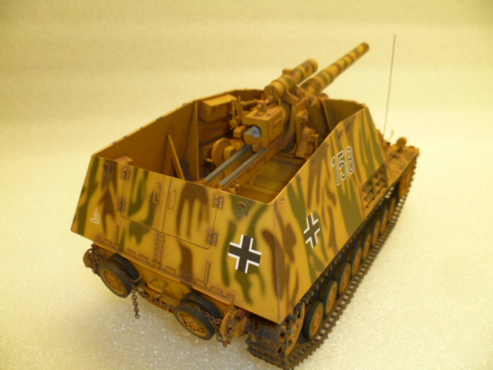 SdKfz 165 Hummel (Plná velikost v novém okně) SdKfz 165 Hummel