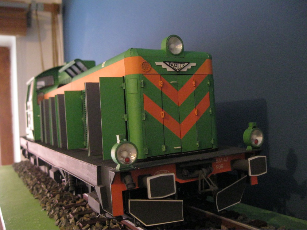 316563