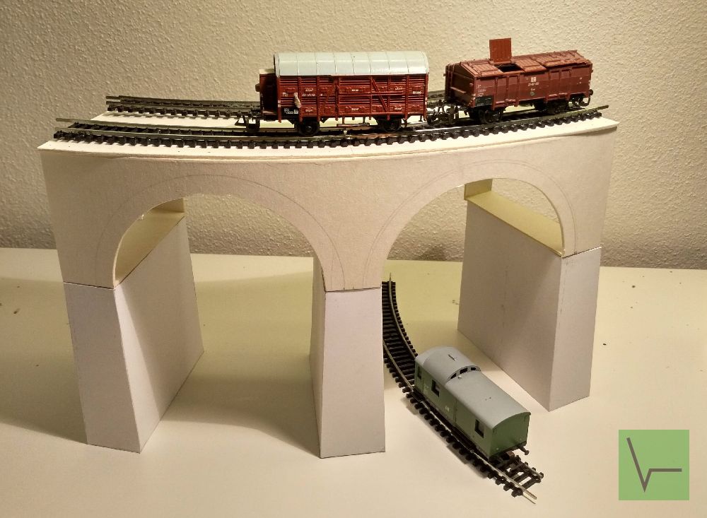 318533