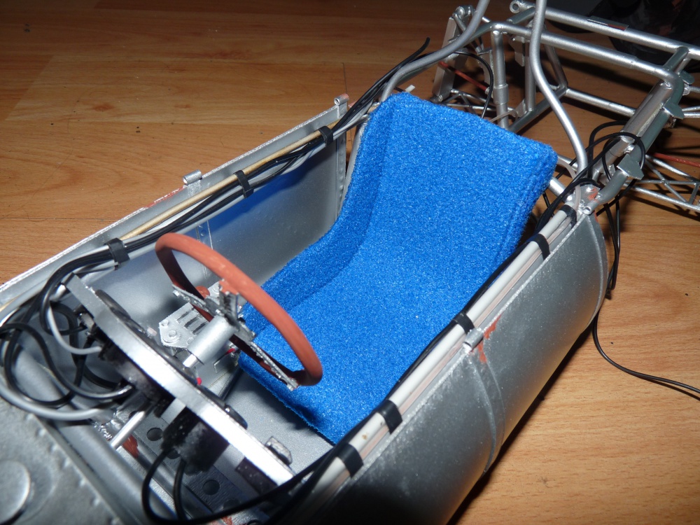 323301