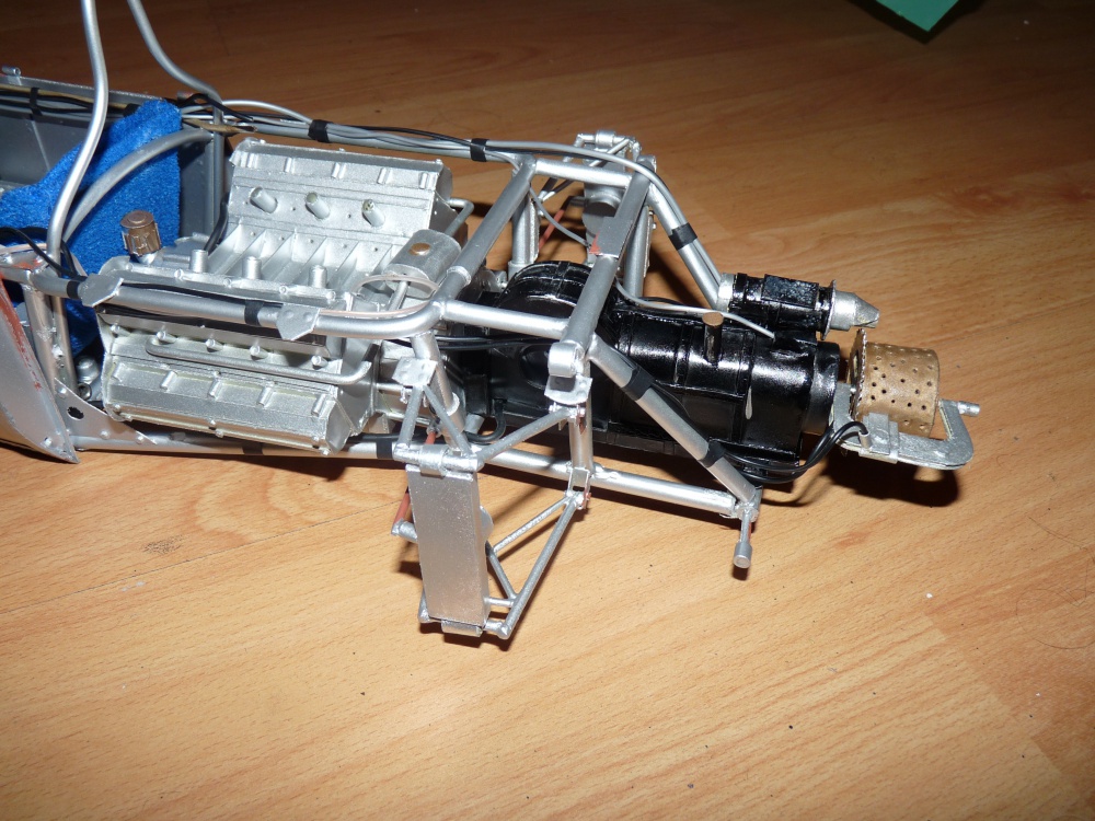 323621