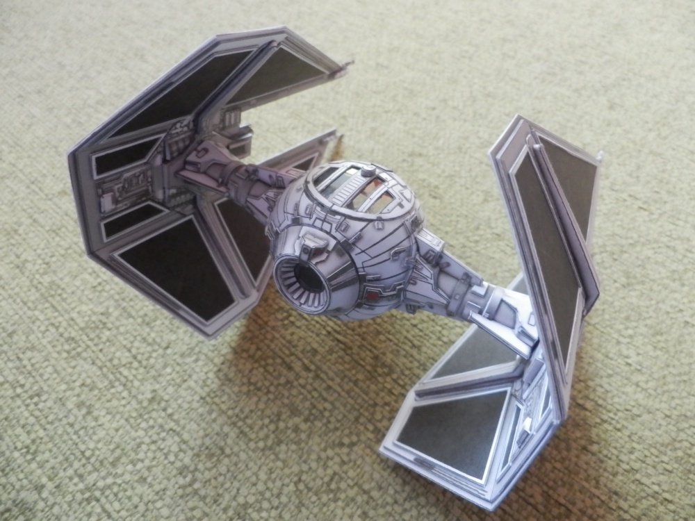 TIE FIGHTER (Plná velikost v novém okně) TIE FIGHTER