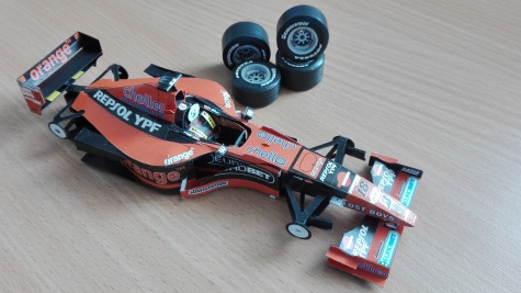 Arrows A21 - 2000 - Pedro de la Rosa (spole�n� model)