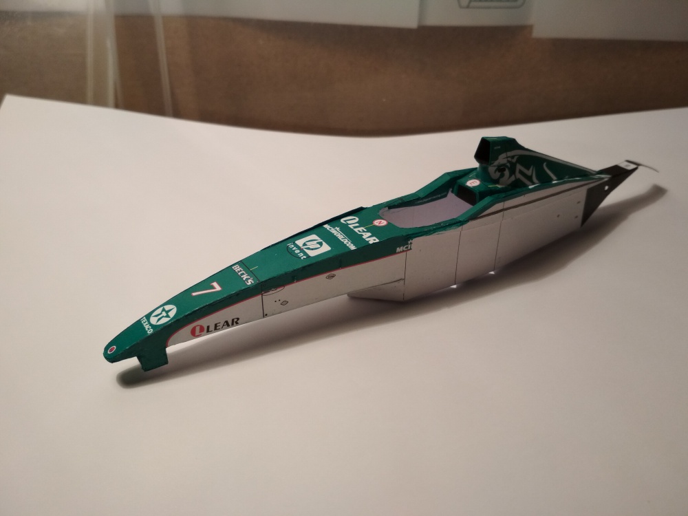 Jaguar R1 spoločný model sezóna 2000 (Plná velikost v novém okně) Jaguar R1 spoločný model sezóna 2000