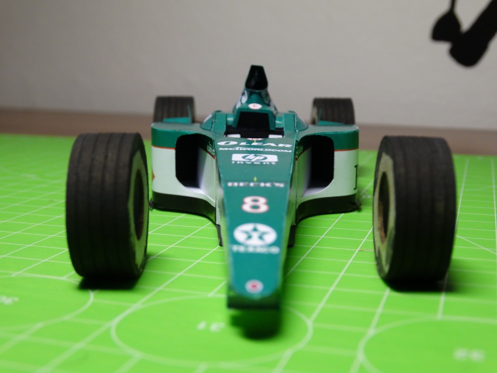 Jaguar R1 2000 (Plná velikost v novém okně) Jaguar R1 2000