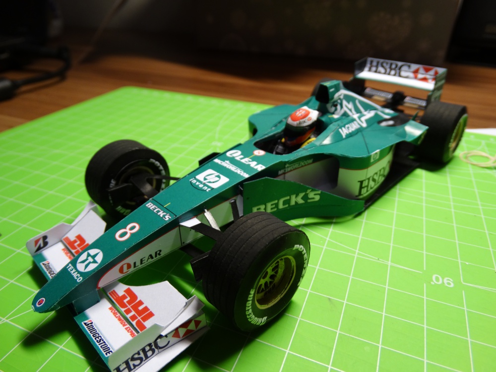 Jaguar R1 2000 (Plná velikost v novém okně) Jaguar R1 2000