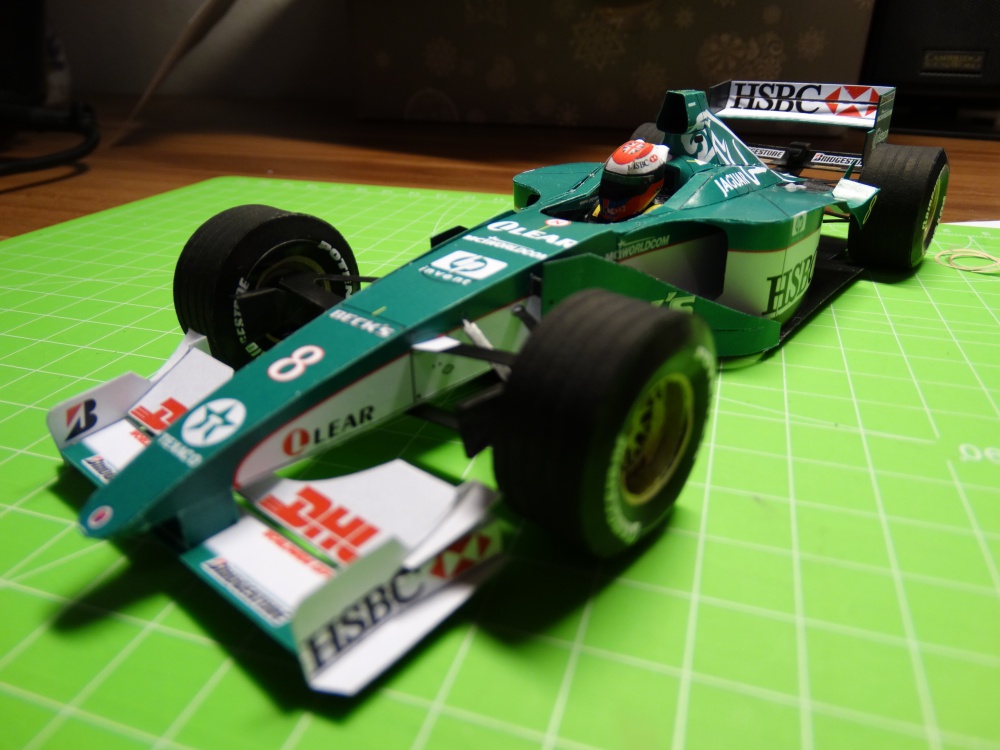 Jaguar R1 2000 (Plná velikost v novém okně) Jaguar R1 2000