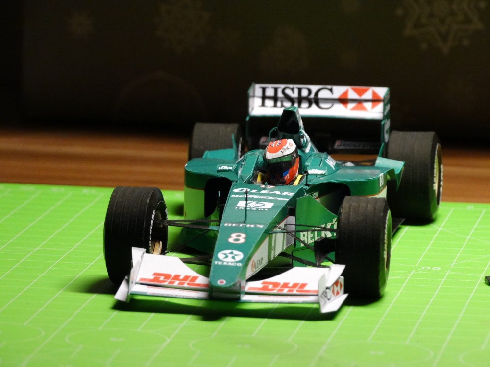 Jaguar R1 2000 (Plná velikost v novém okně) Jaguar R1 2000