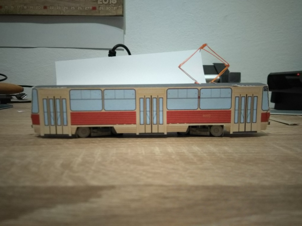 323772