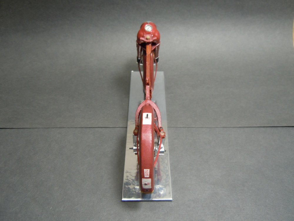 Motocykl JAWA 250 (Plná velikost v novém okně) Motocykl JAWA 250