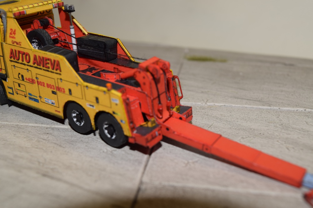 324484