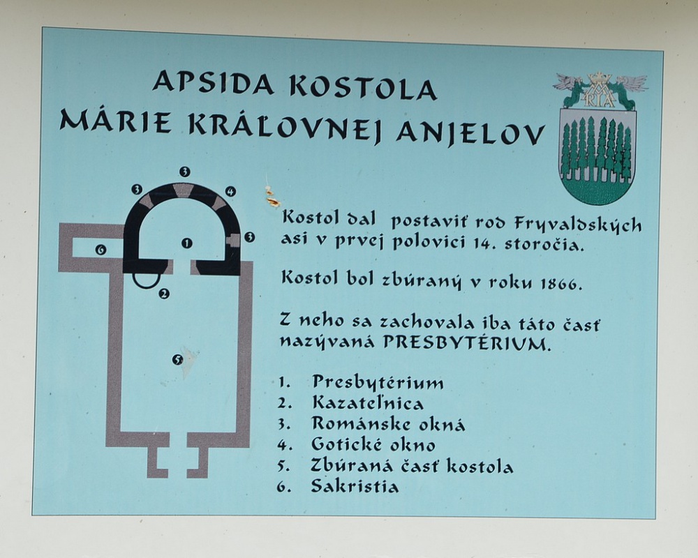 Apsida zaniknutého kostola, Rajecká Lesná (Plná velikost v novém okně) Apsida zaniknutého kostola, Rajecká Lesná