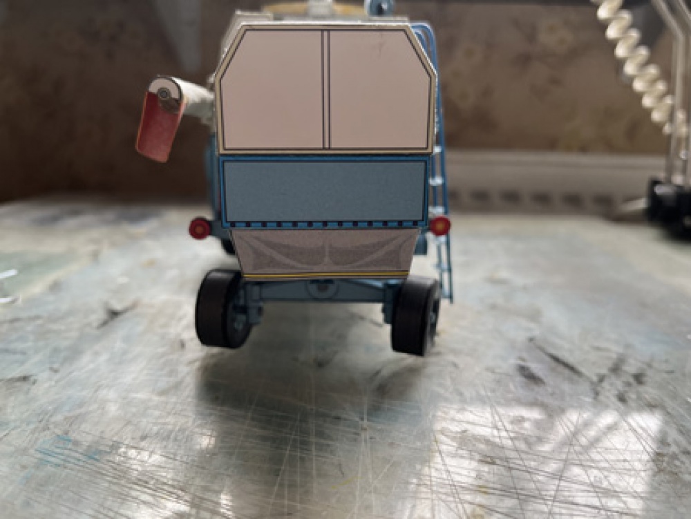 431138