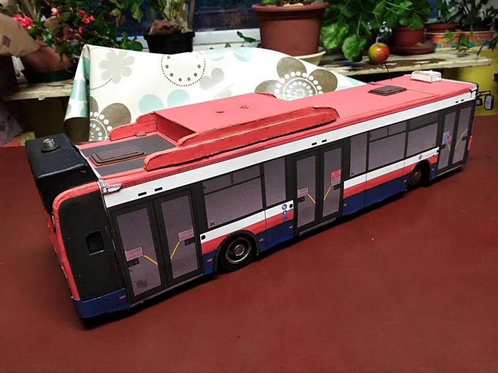 328911