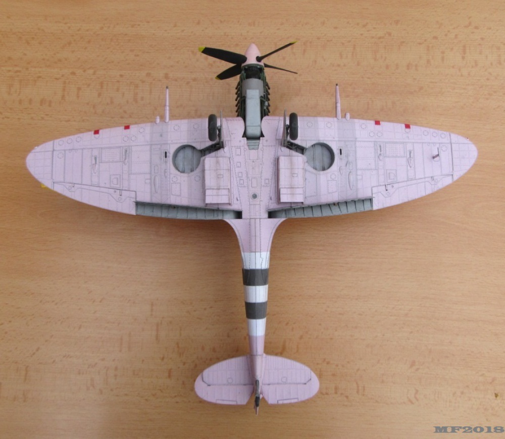 Supermarine Spitfire FR Mk IX (Plná velikost v novém okně) Supermarine Spitfire FR Mk IX