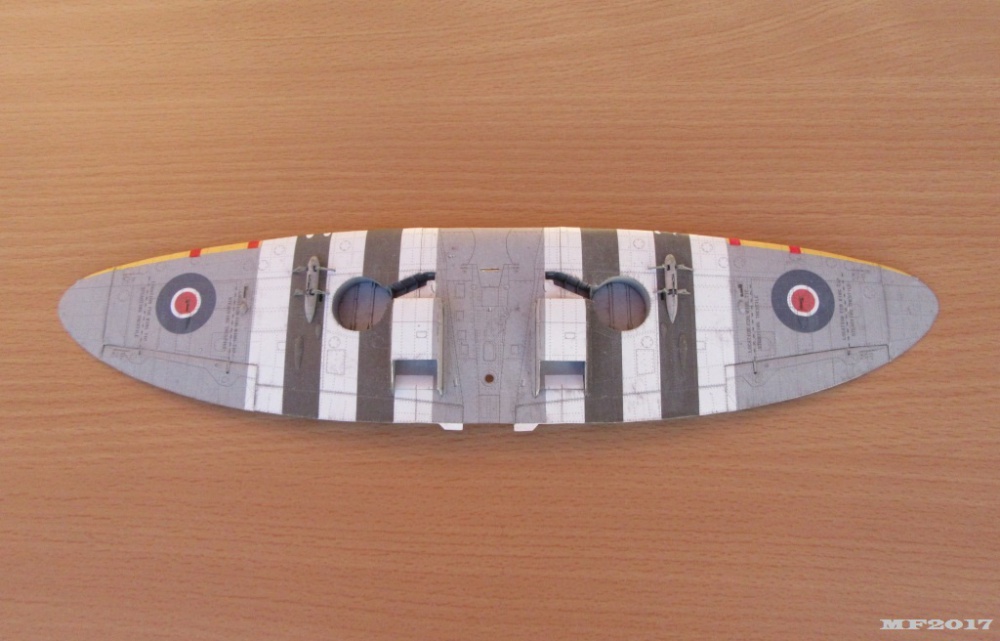 Supermarine Spitfire LF Mk IX (Plná velikost v novém okně) Supermarine Spitfire LF Mk IX