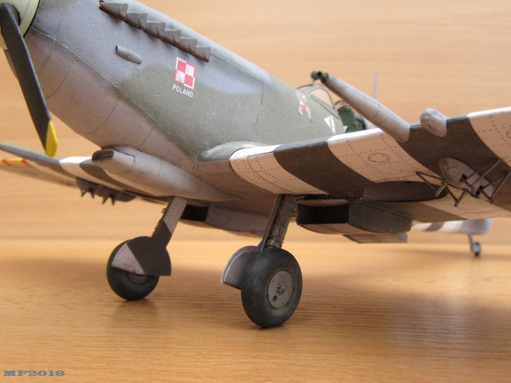 Supermarine Spitfire LF Mk IX (Plná velikost v novém okně) Supermarine Spitfire LF Mk IX