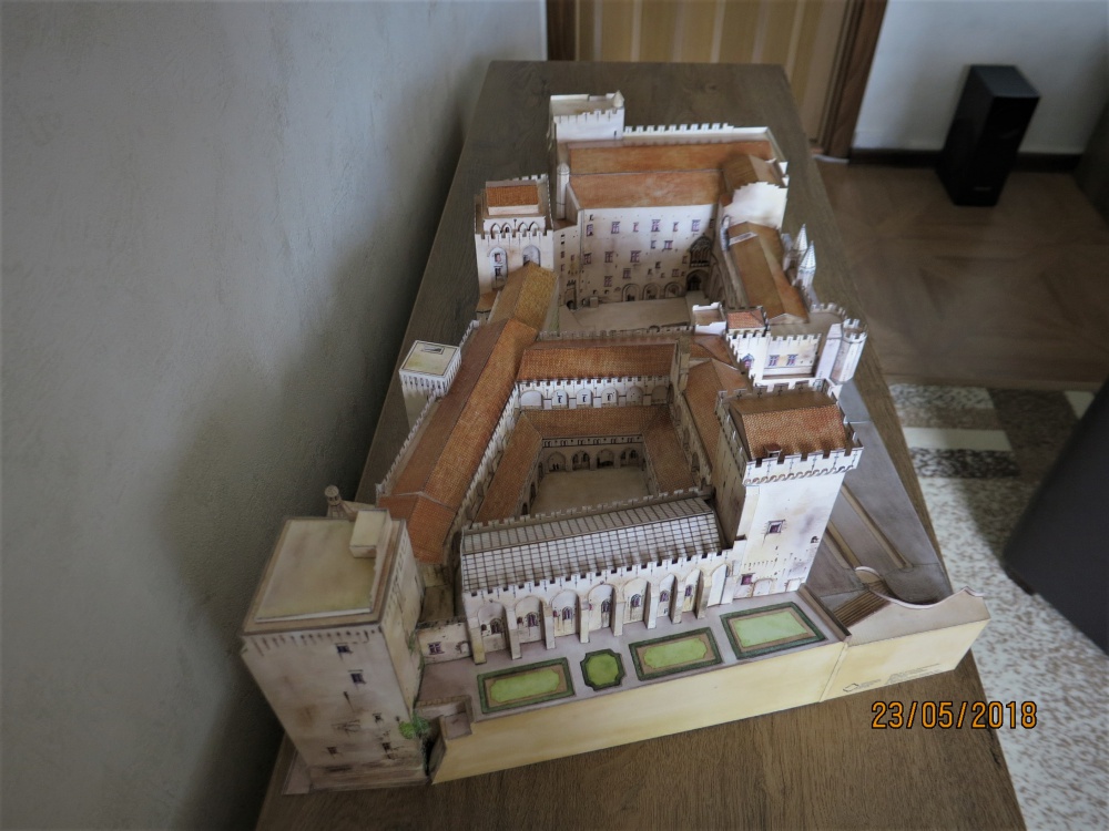 Avignon (Plná velikost v novém okně) Avignon