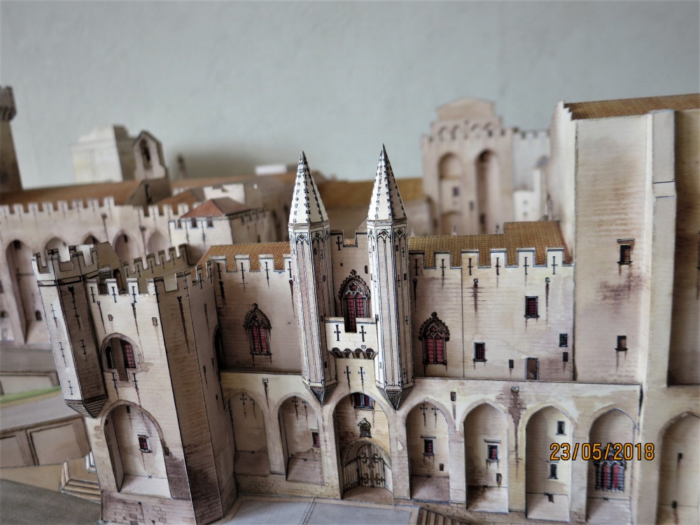 Avignon (Plná velikost v novém okně) Avignon