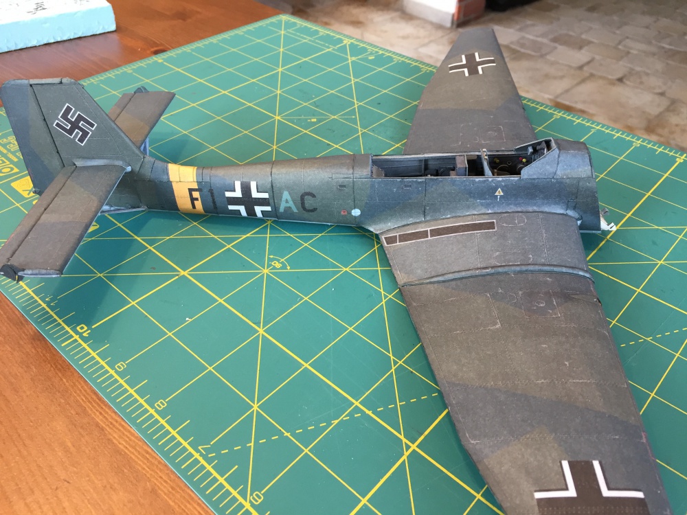 Ju 87 B2/R2 Stuka (Plná velikost v novém okně) Ju 87 B2/R2 Stuka