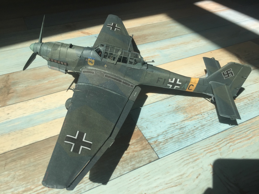 Ju 87 B2/R2 Stuka (Plná velikost v novém okně) Ju 87 B2/R2 Stuka