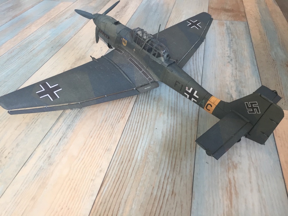 Ju 87 B2/R2 Stuka (Plná velikost v novém okně) Ju 87 B2/R2 Stuka