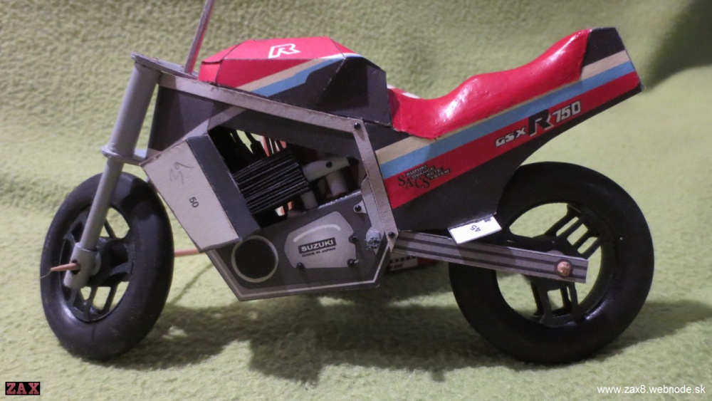 Suzuki GSX R750 (Plná velikost v novém okně) Suzuki GSX R750